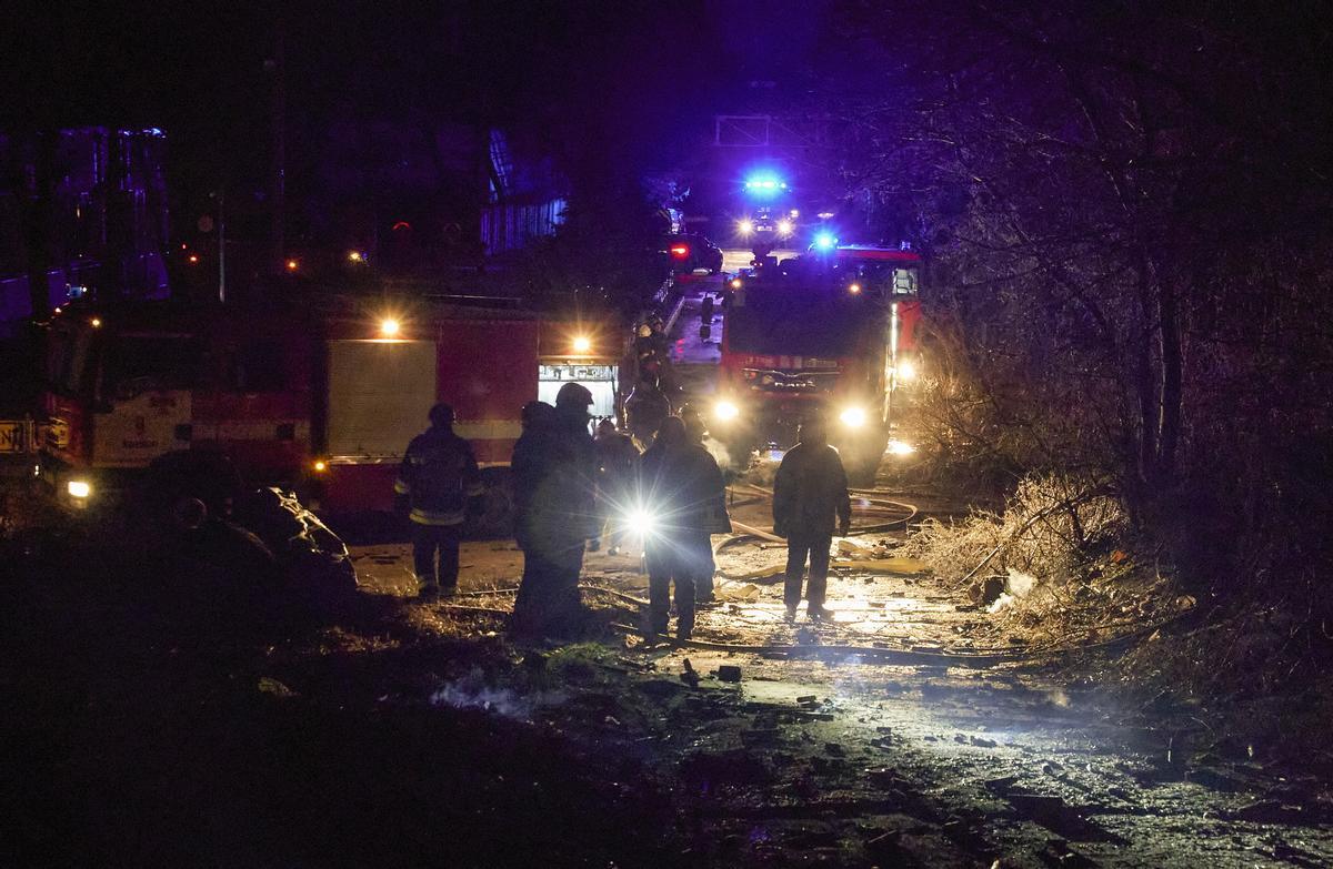 Un misil impacta contra un almacén de pirotecnia en Járkov