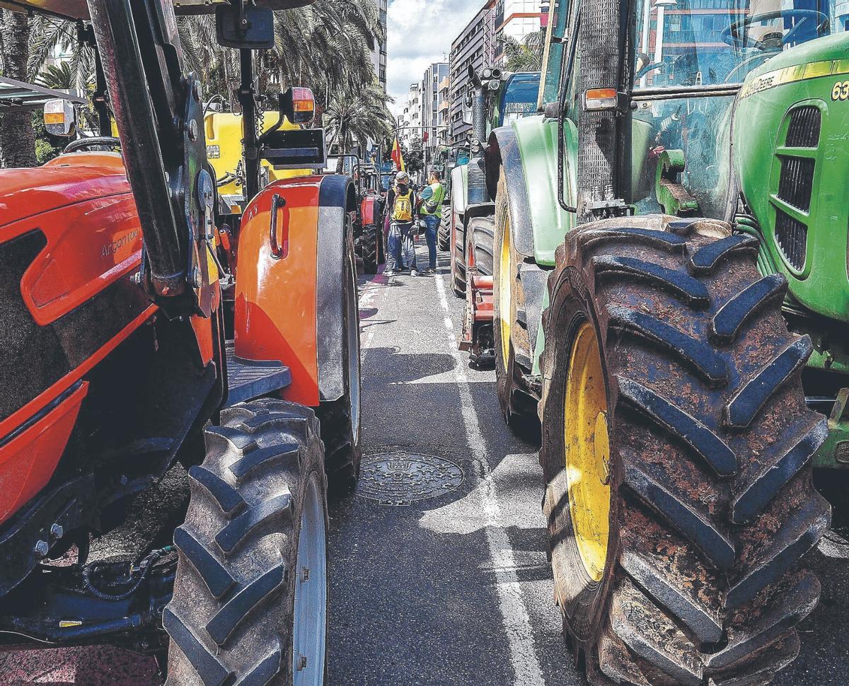 Un instante de la tractorada del miércoles por las calles de Las Palmas de Gran Canaria.