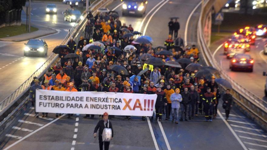 Protesta de trabajadores de Alcoa en A Coruña.