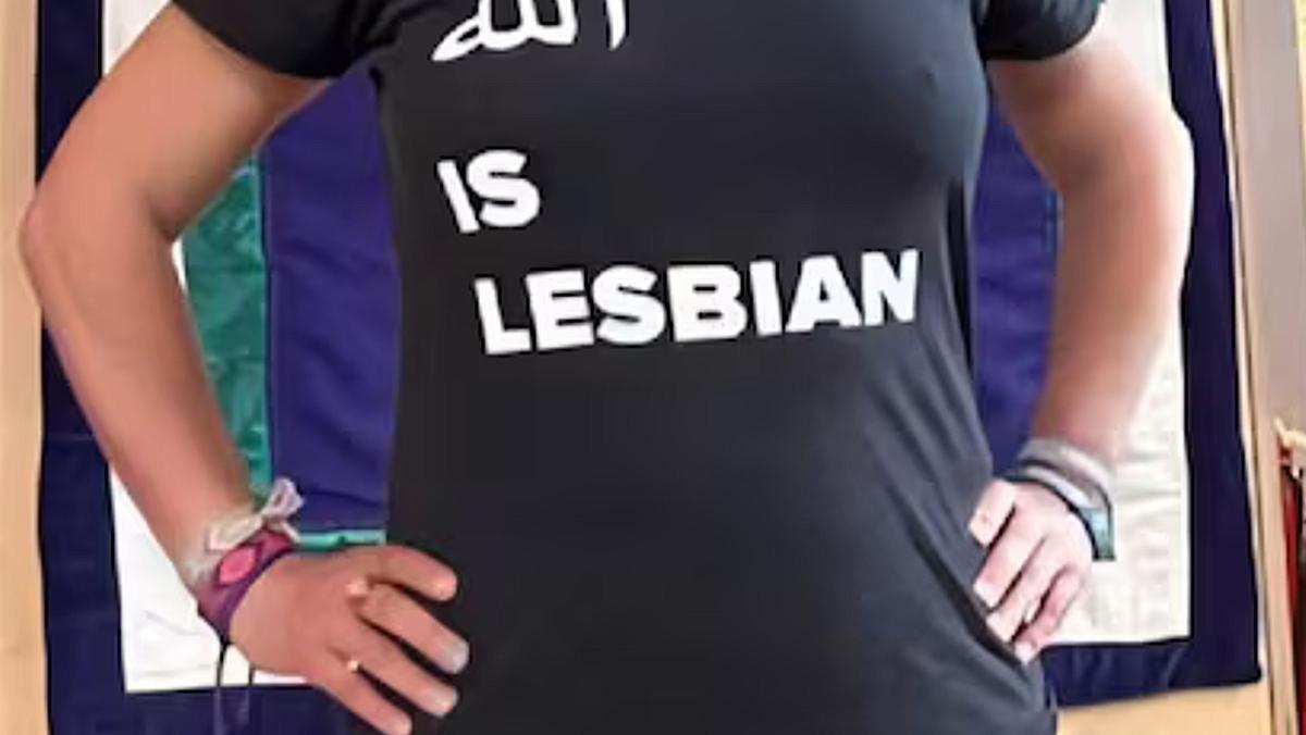 La camiseta de la polémica de la marroquí Ibtissame Lachgar.