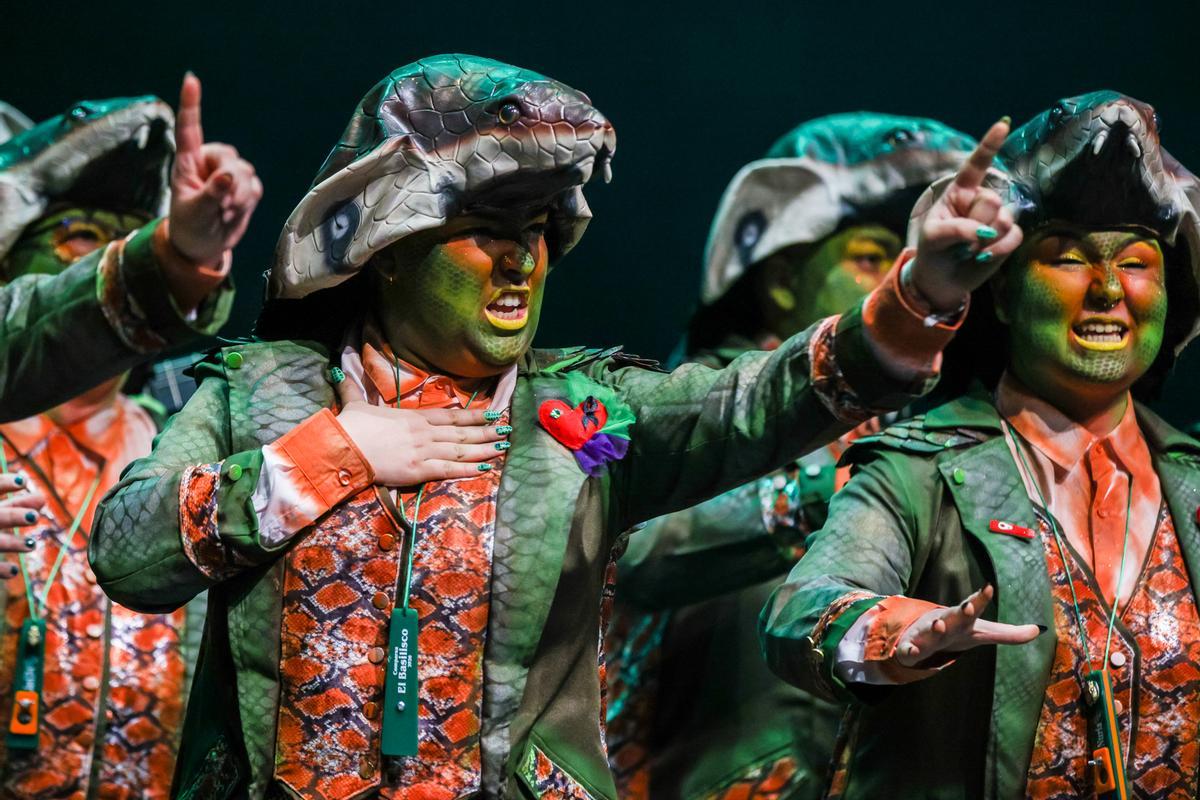 Las serpientes de la comparsa 'El basilisco'.