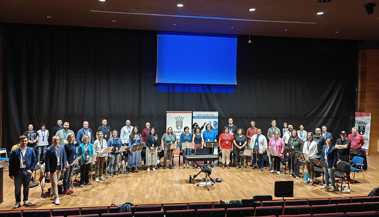 componentes del coro de FECOGA.