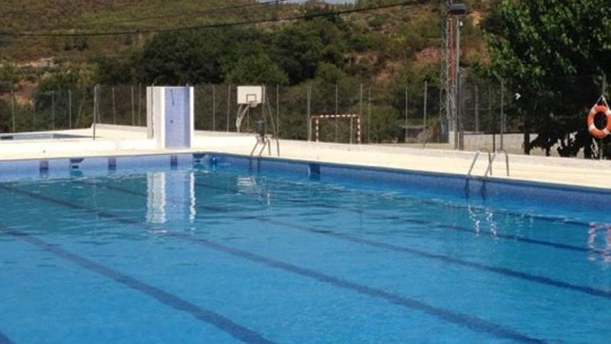 Caudiel prepara la apertura de su piscina