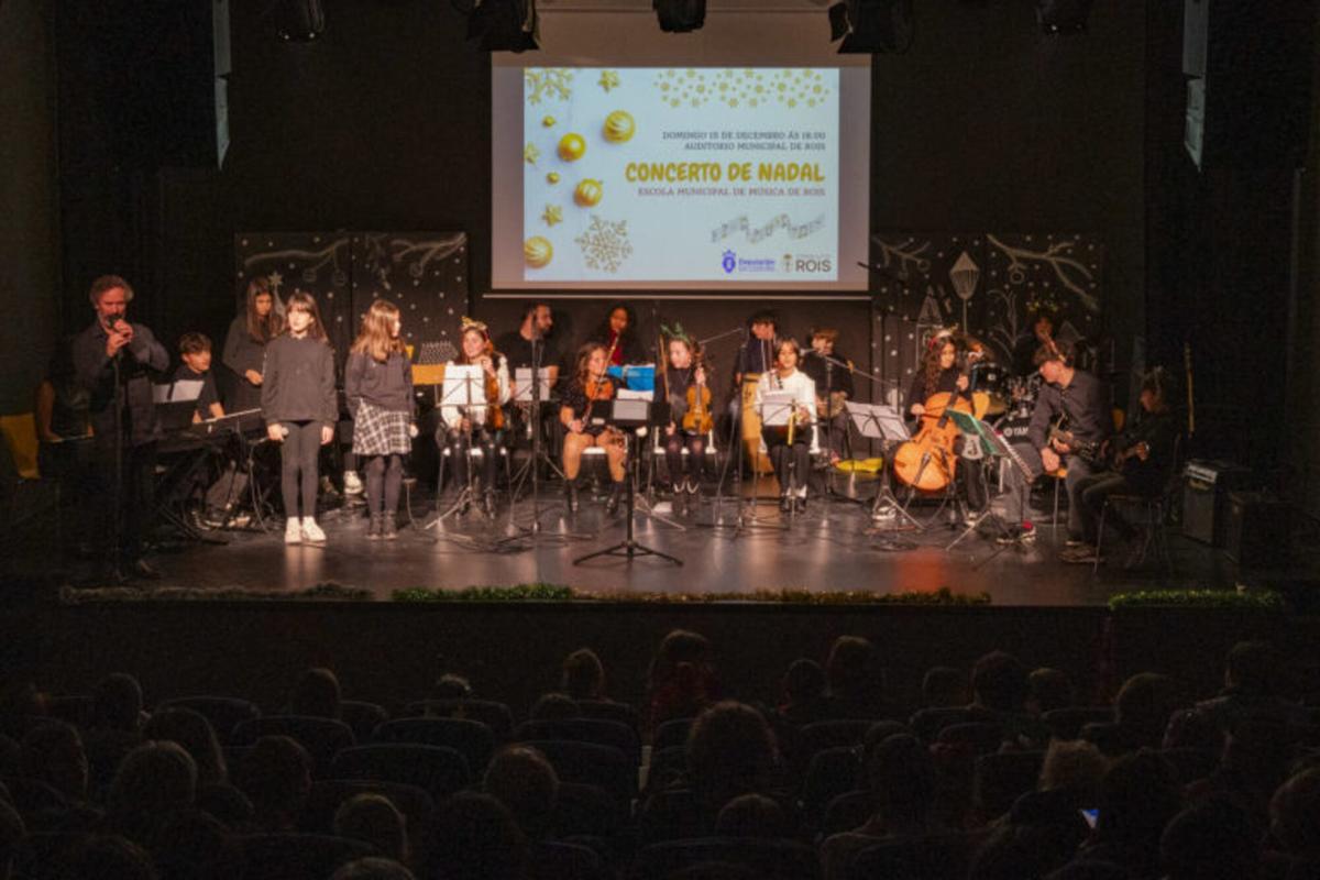 Concerto de Nadal da Escola Municipal de Música de Rois Concerto de Nadal da Escola Municipal de Música de Rois