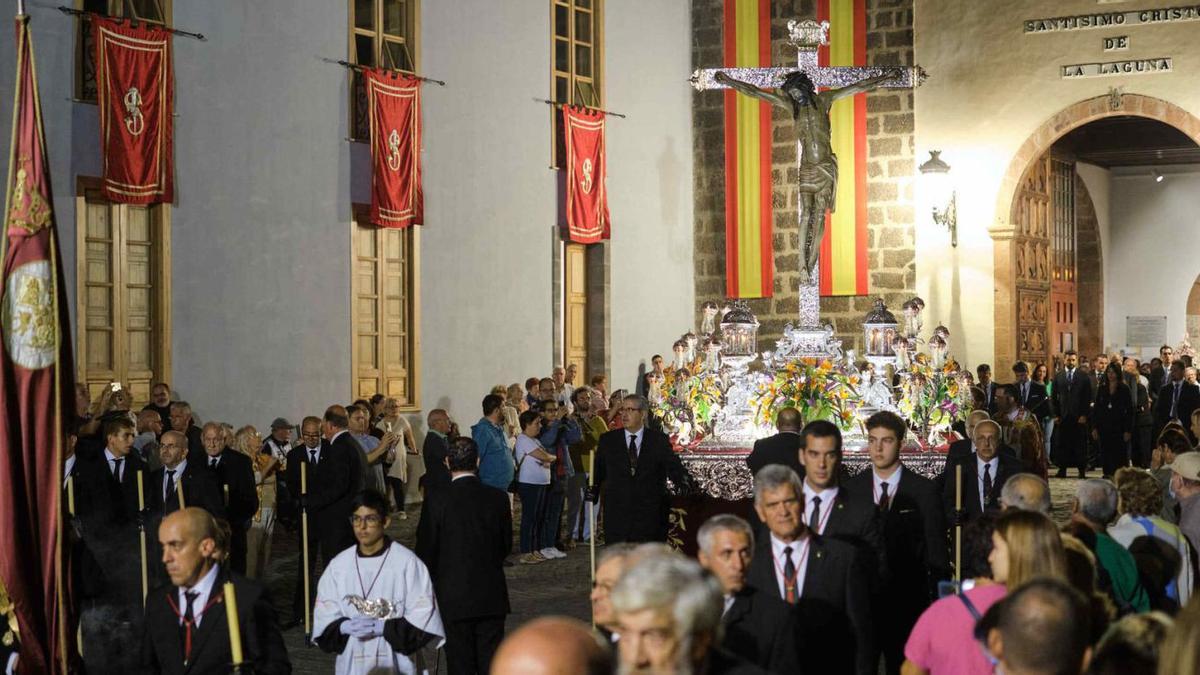 El desfile saliendo del Real Santuario. | | CARSTEN W. LAURITSEN