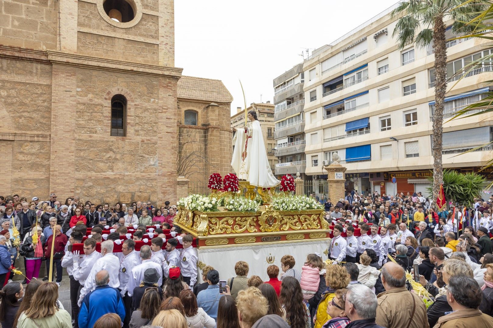 Bendición y procesión de Las Palmas en Torrevieja de Domingo de Ramos en la Semana Santa 2024