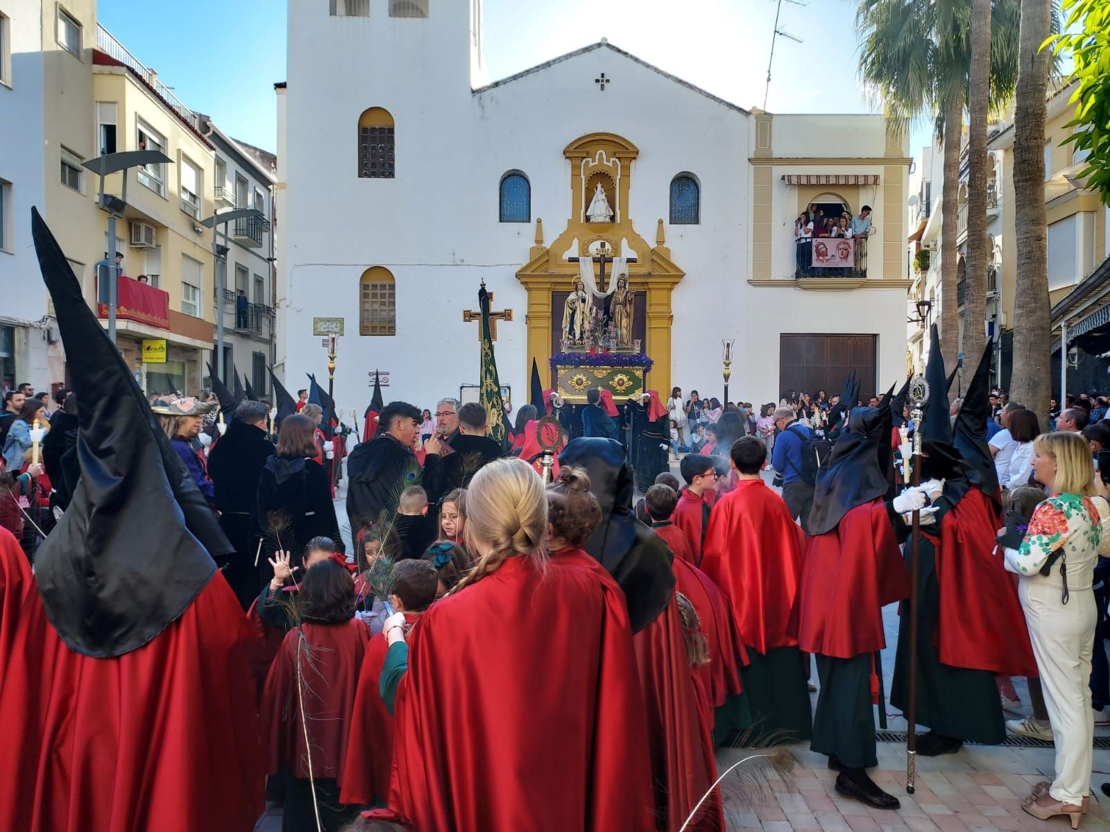Dooa Mencía, pregoneros rezando la Pasión en la procesión de San Juan y La Magadalena