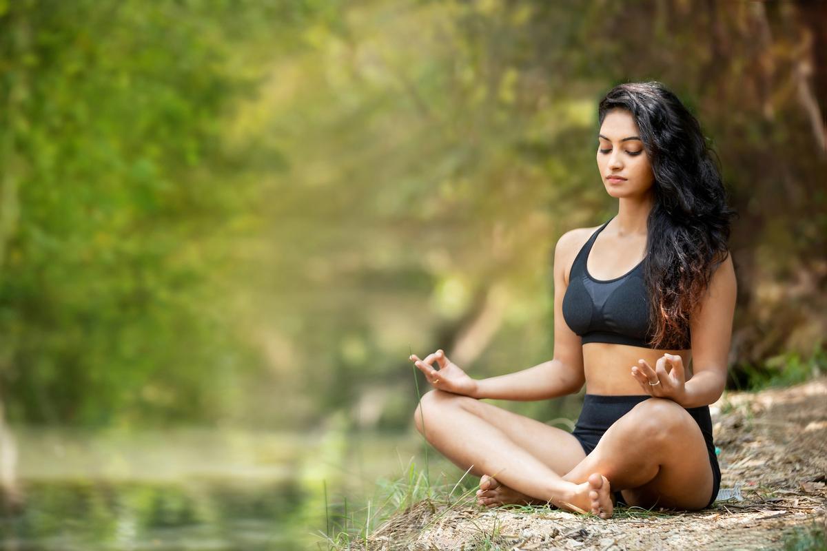 Descubre la clase de yoga perfecta para los principiantes.