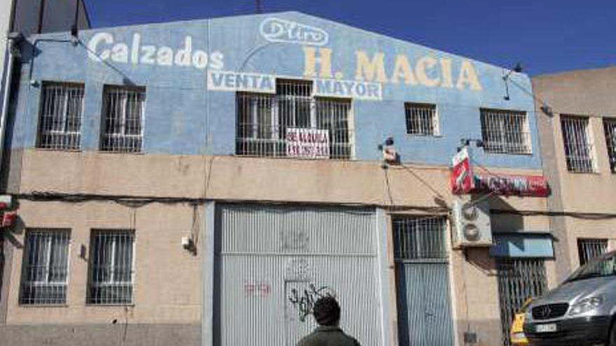 El exterior del inmueble situado en Carrús.