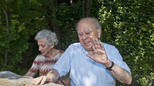 Marta Ferrusola y Jordi Pujol, en agosto del 2014 en Queralbs, poco después de confesar el dinero escondido en el extranjero.