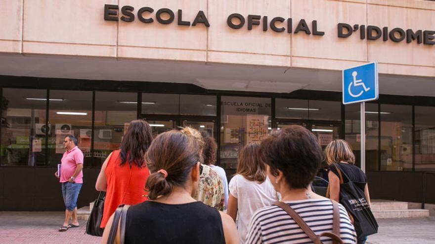 La huelga en las Escuelas de Idiomas pone en riesgo los exámenes de 5.364 alumnos