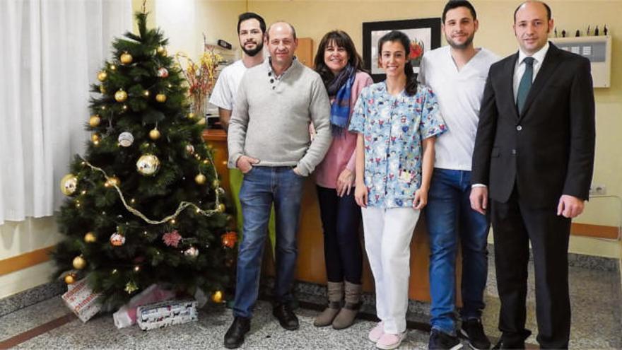 Miembros de la familia que está al frente y atiende la residencia San Raimundo de Coreses. |