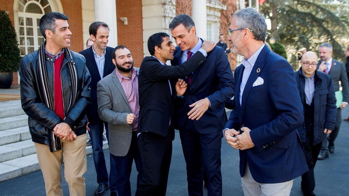 El presidente del Gobierno Pedro Sánchez ha recibido este lunes al equipo de la película ’Campeones’, dirigida por Javier Fesser, producida por Luis Manso, conversa con los mismos y los actores Dergio Olmo y Roberto Sanchez.