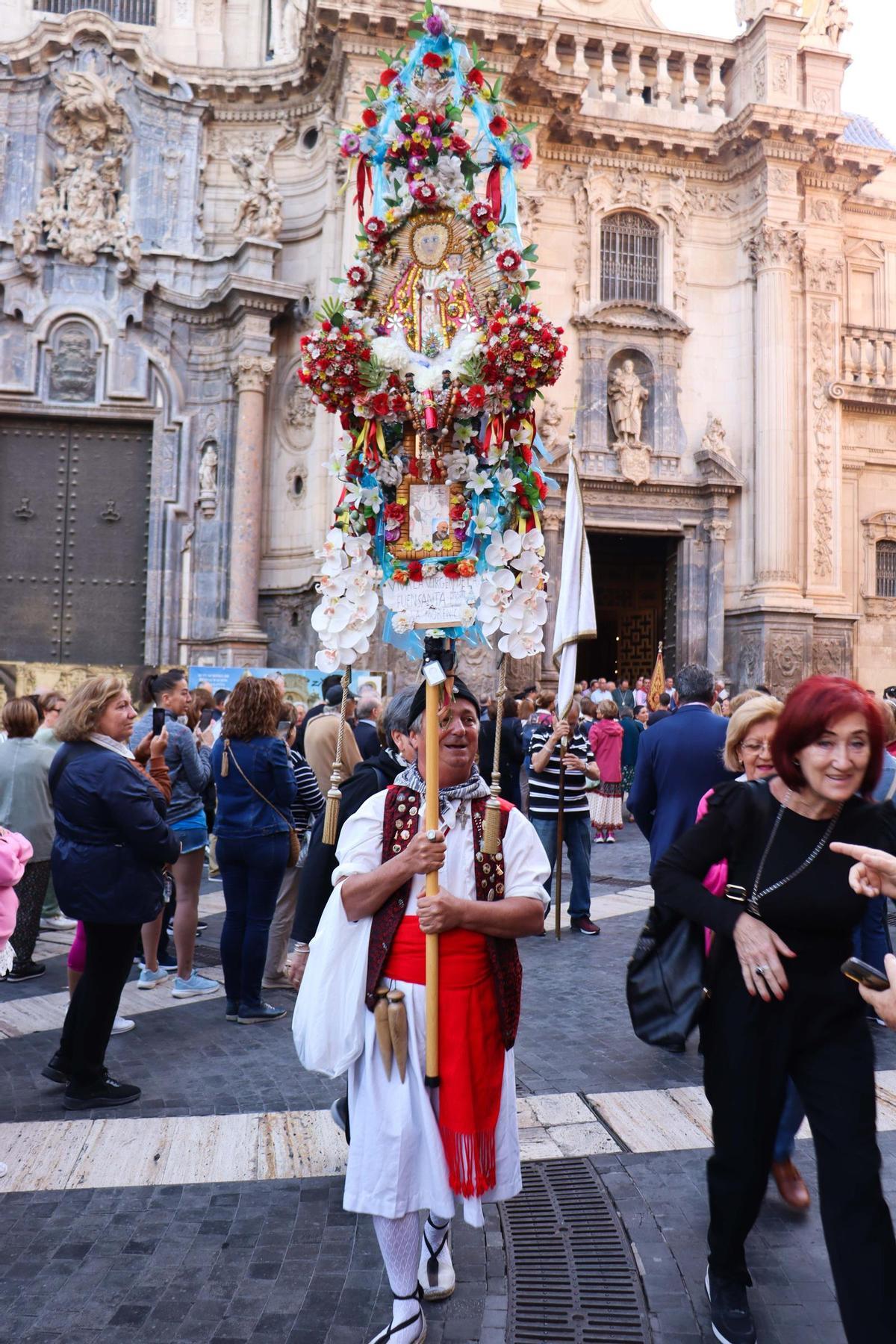 Las imágenes del regreso en romería de la Fuensanta a su santuario