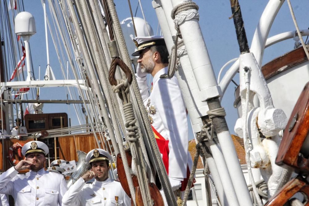 Felipe VI preside en la Escuela Naval Militar los