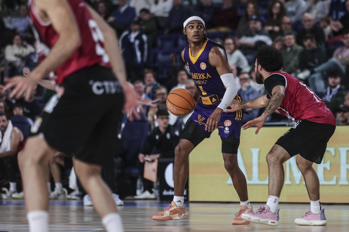 EN IMÁGENES: El Alimerka Oviedo Baloncesto se impone por 92-80 al Caesa Cartagena en el Palacio de los Deportes