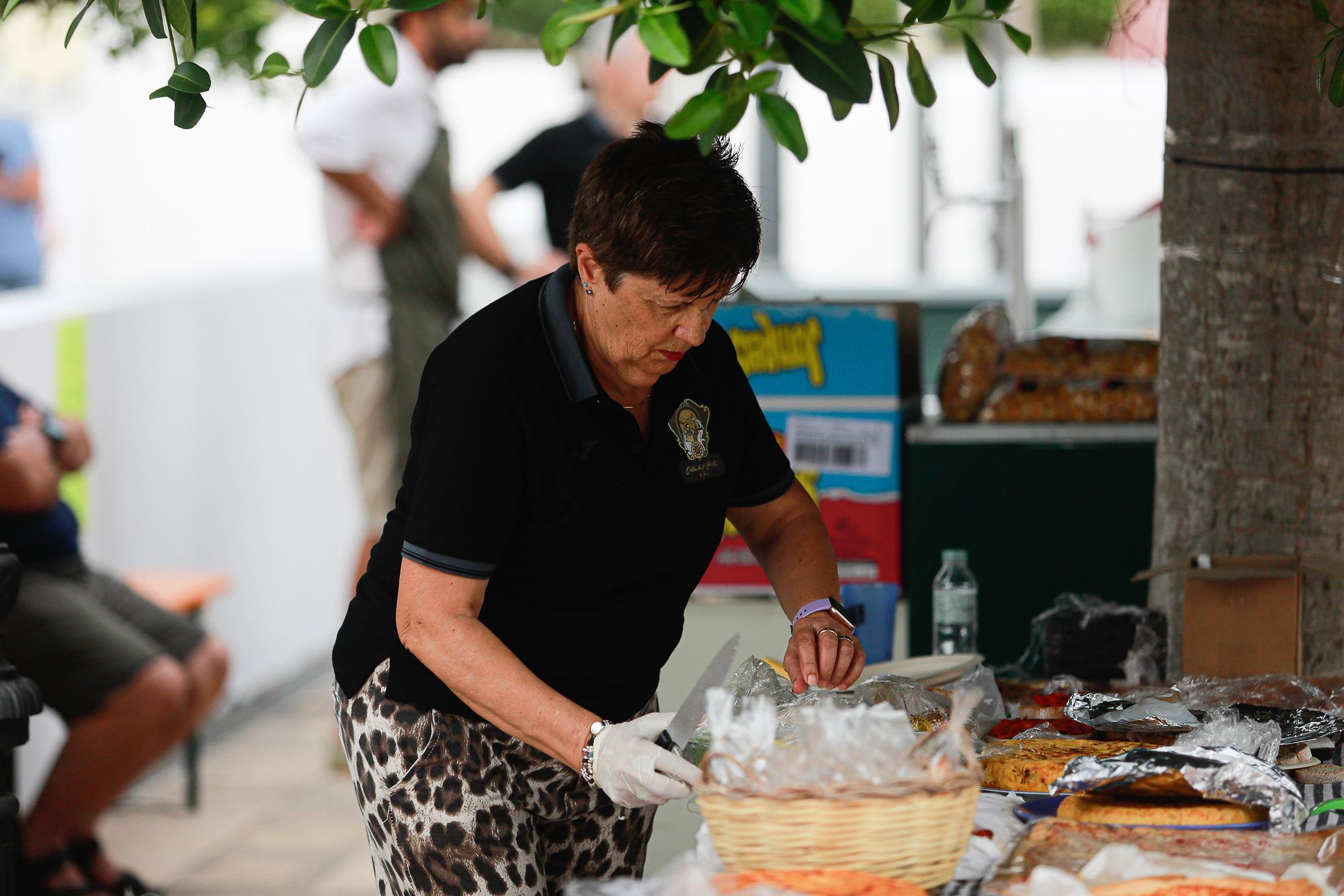 Mira aquí todas las imágenes de la 'fonya' del vino comunitario en las fiestas de Jesús