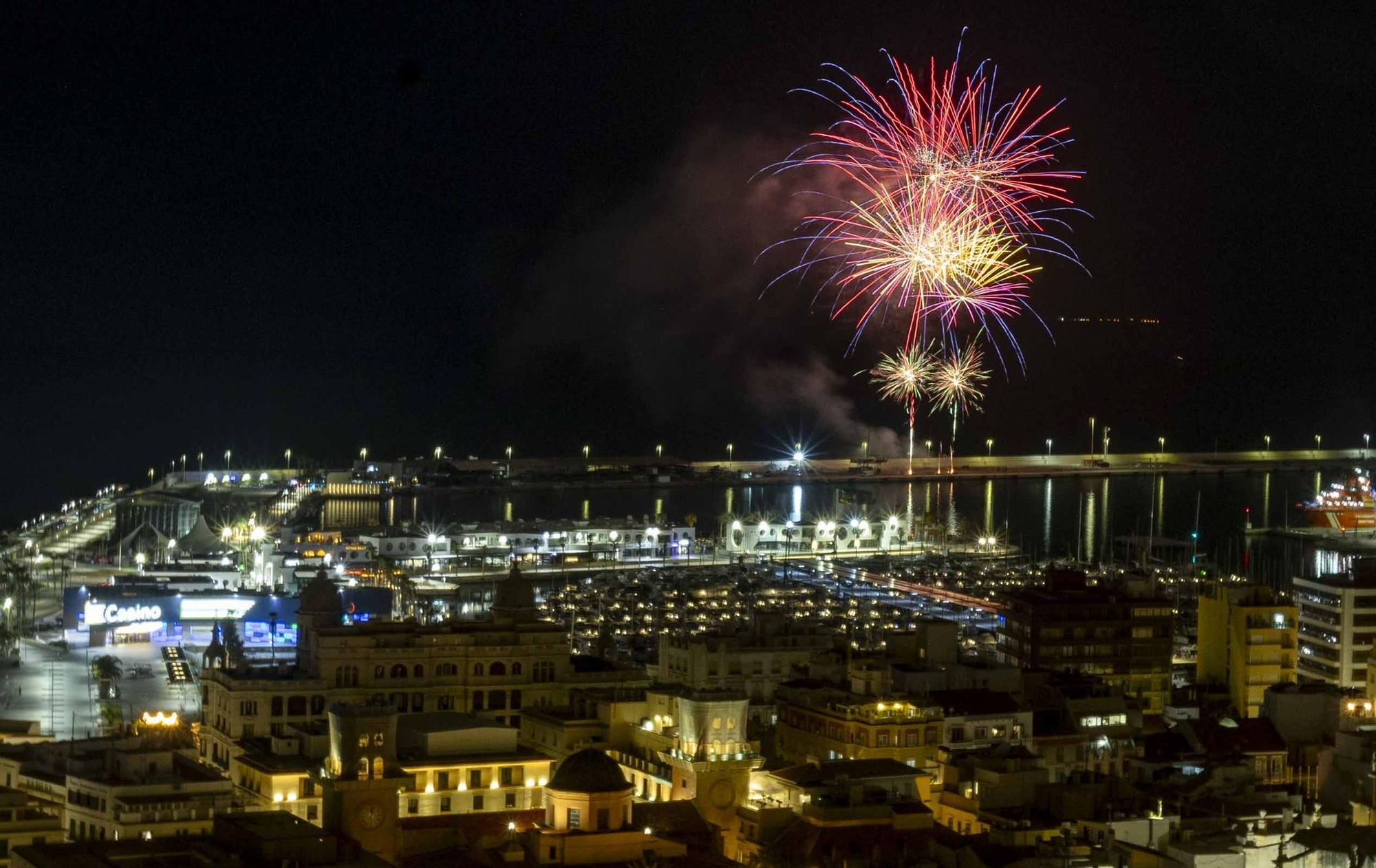 El castillo por el 9 d'Octubre lanzado en Alicante por Coeters Dragons