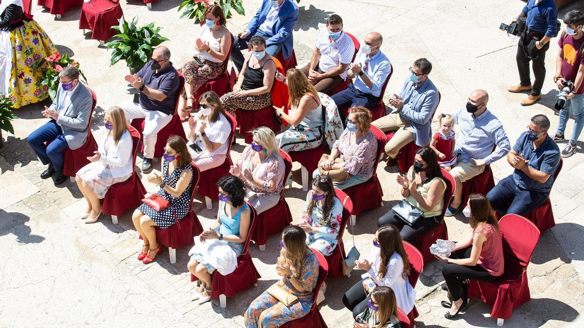 Las 82 candidatas a Bellea del Foc Infantil se reúnen en el Castillo de Santa Bárbara