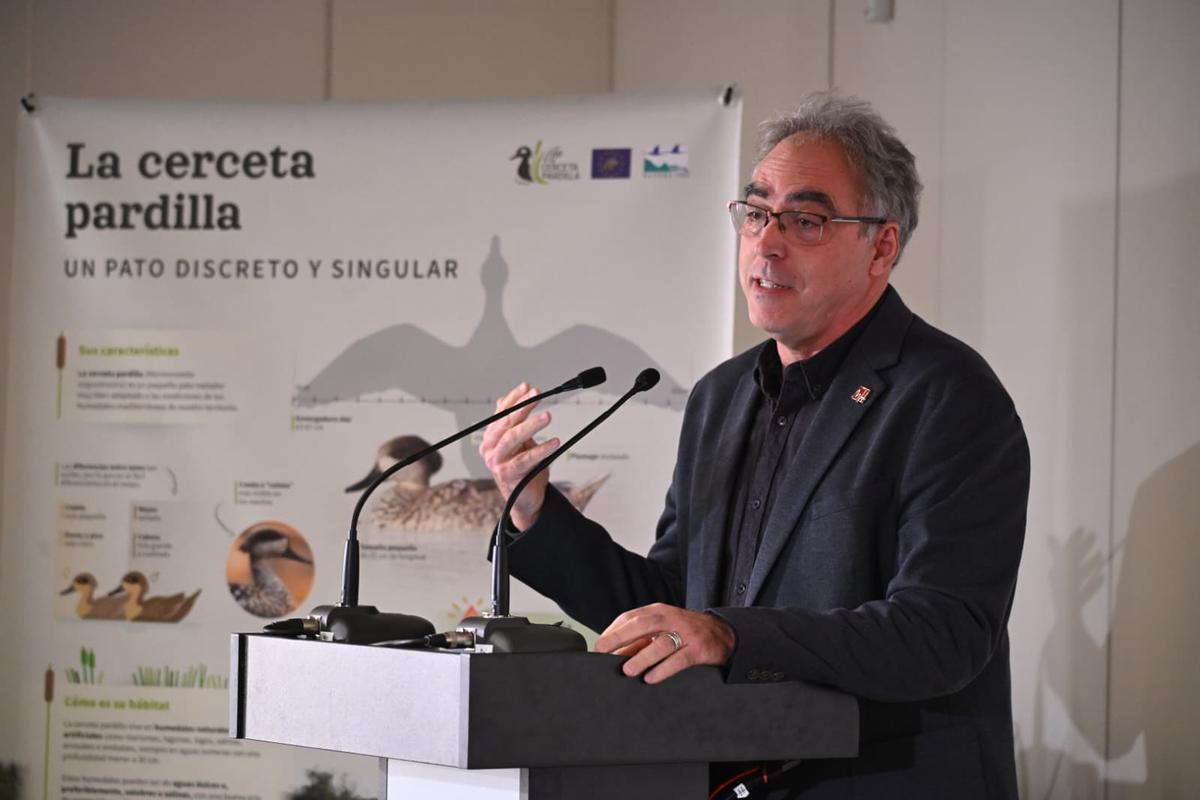 El catedrático de la UMH y miembro del Consejo Rector de El Hondo, José Navarro Pedreño, durante su intervención de hoy en el acto de Elche