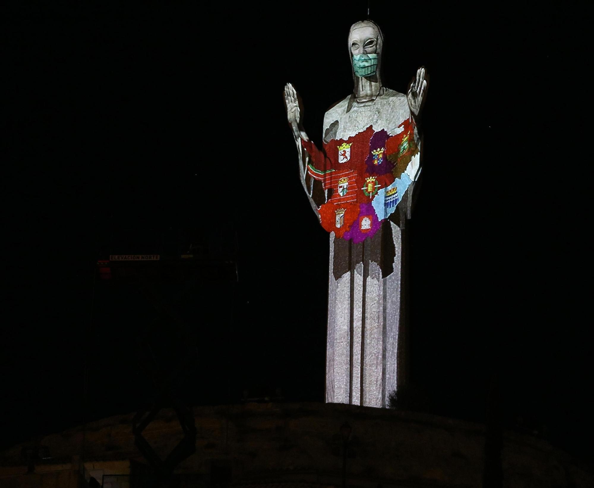 Así fue el espectacular videomapping sobre el Cristo de Otero de Palencia