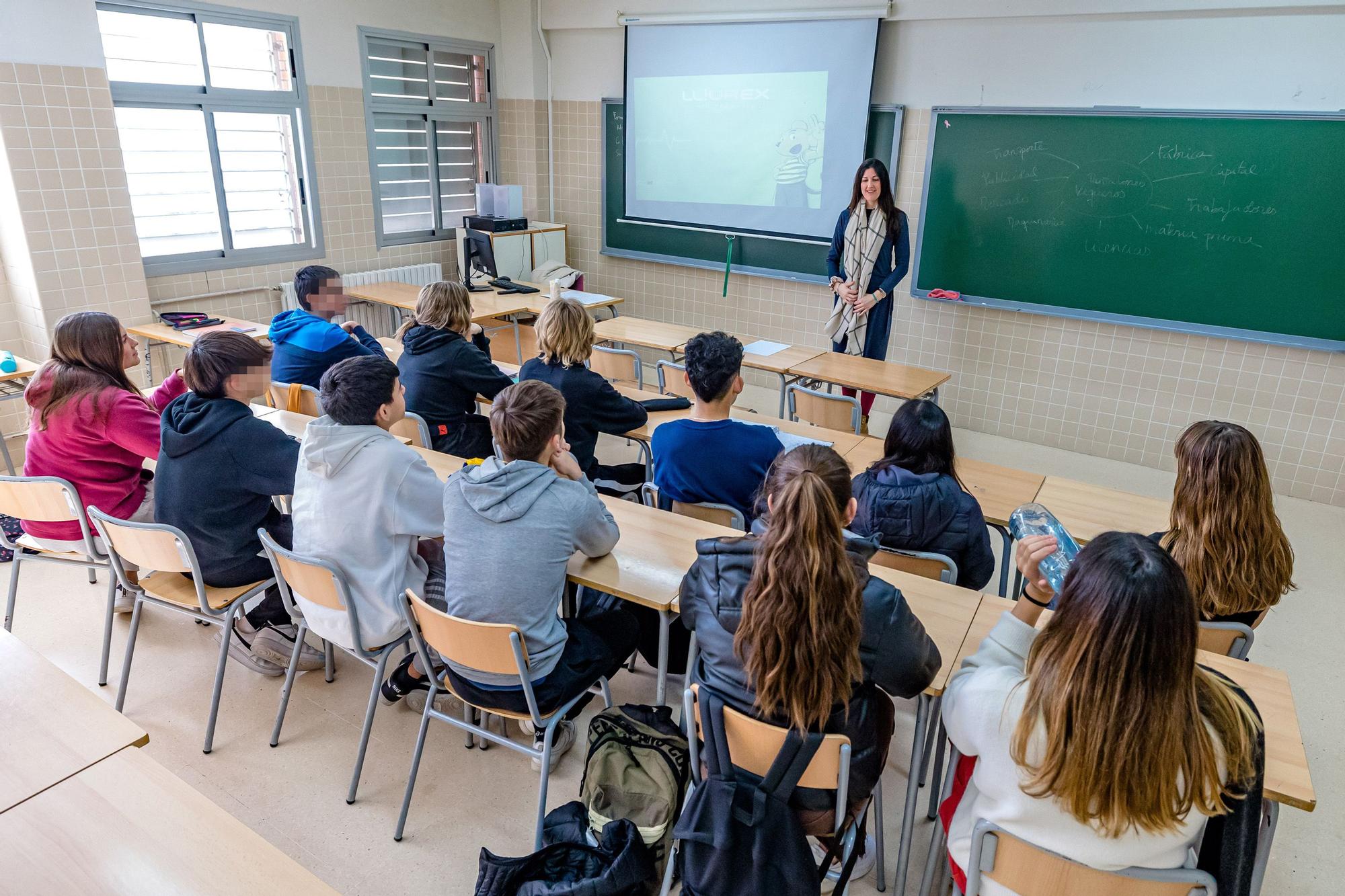 Los primeros psicólogos entran en las aulas de Alicante para combatir problemas como la depresión o el suicidio