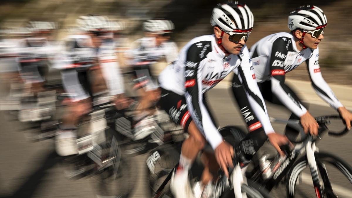 El UAE Team Emirates preparando la temporada en Alicante