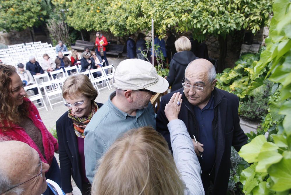 El llibre s'ha presentat al jardí de l'Àngel