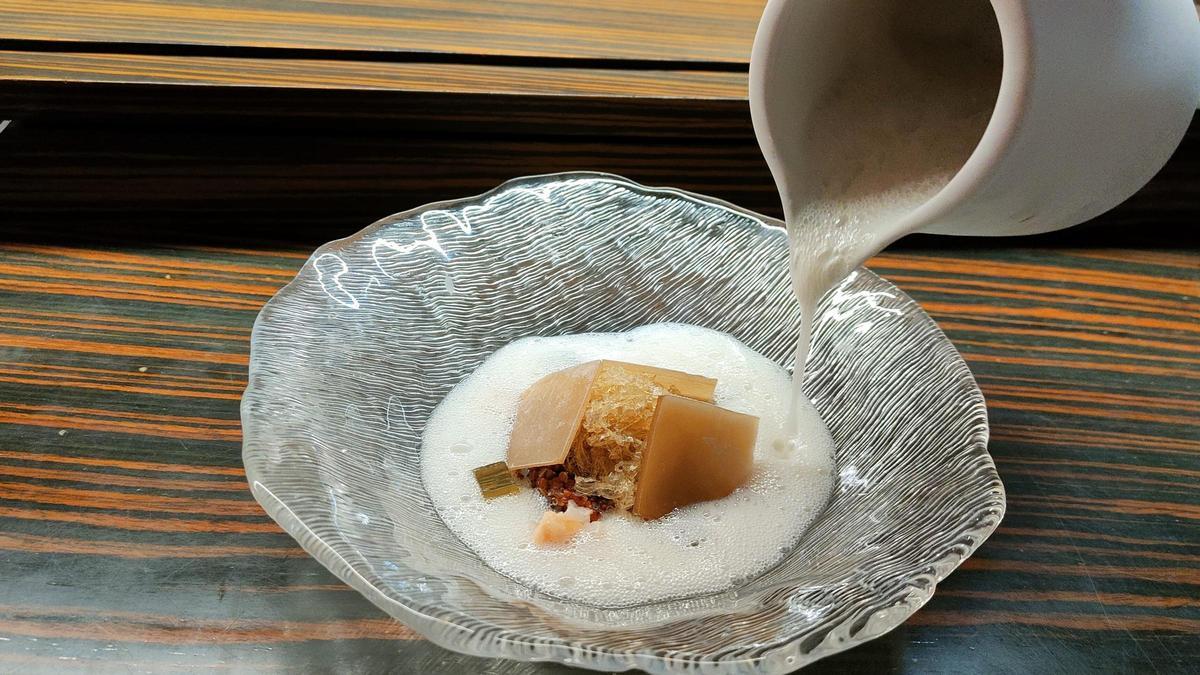 Quinoa roja, té al jazmín y lichi de Essence/Espai Sucre.