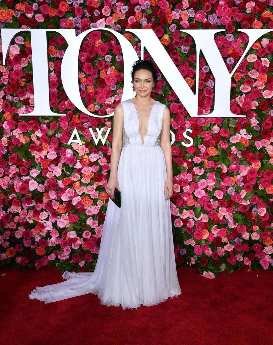 Katrina Lenk en la alfombra roja de los Premios Tony