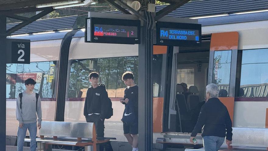 Sorpresa entre els usuaris de l’R4 per la reobertura  del tram tallat per l’accident a Gelida