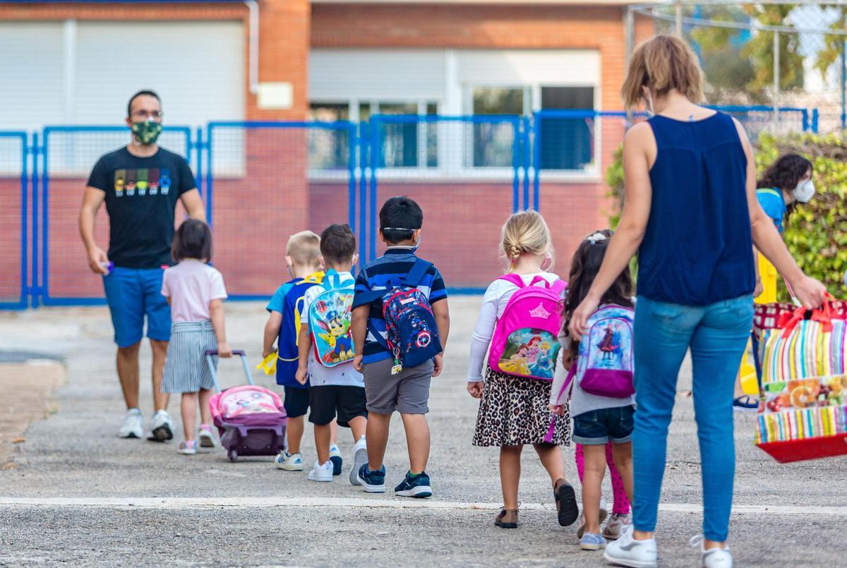 Fotografía de archivo de un colegio público en la provincia de Alicante.