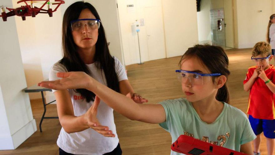 Talleres de vuelo manual para niños hasta el viernes | JUAN PLAZA