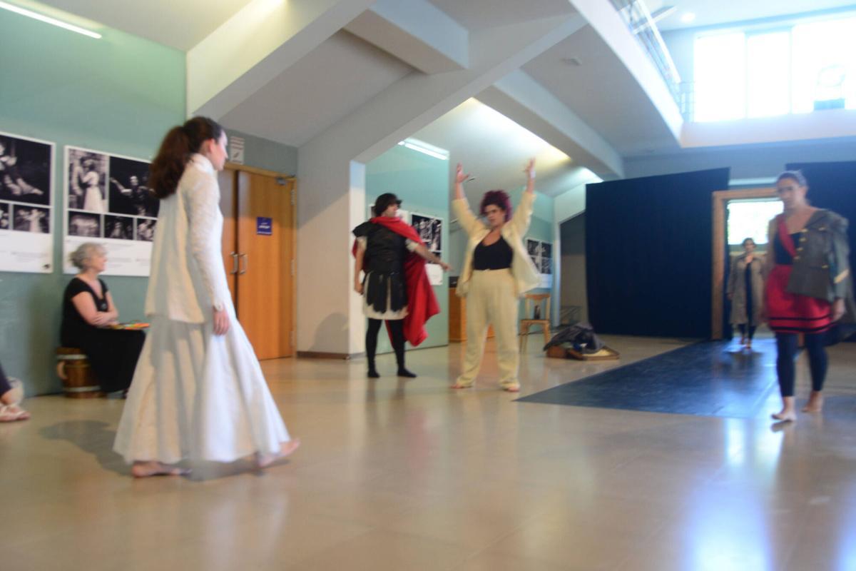 Teatro de calle y familiar con "Crunch 2", de Muu, y una performance sobre los 40 años de Teatro de Ningures.