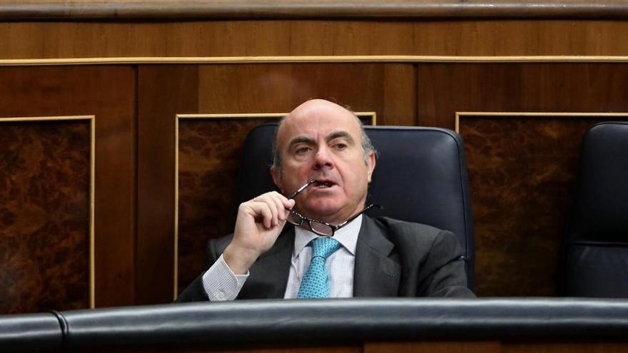 Guindos dice que tomará las &quot;medidas necesarias&quot; para cumplir con el déficit del 2018