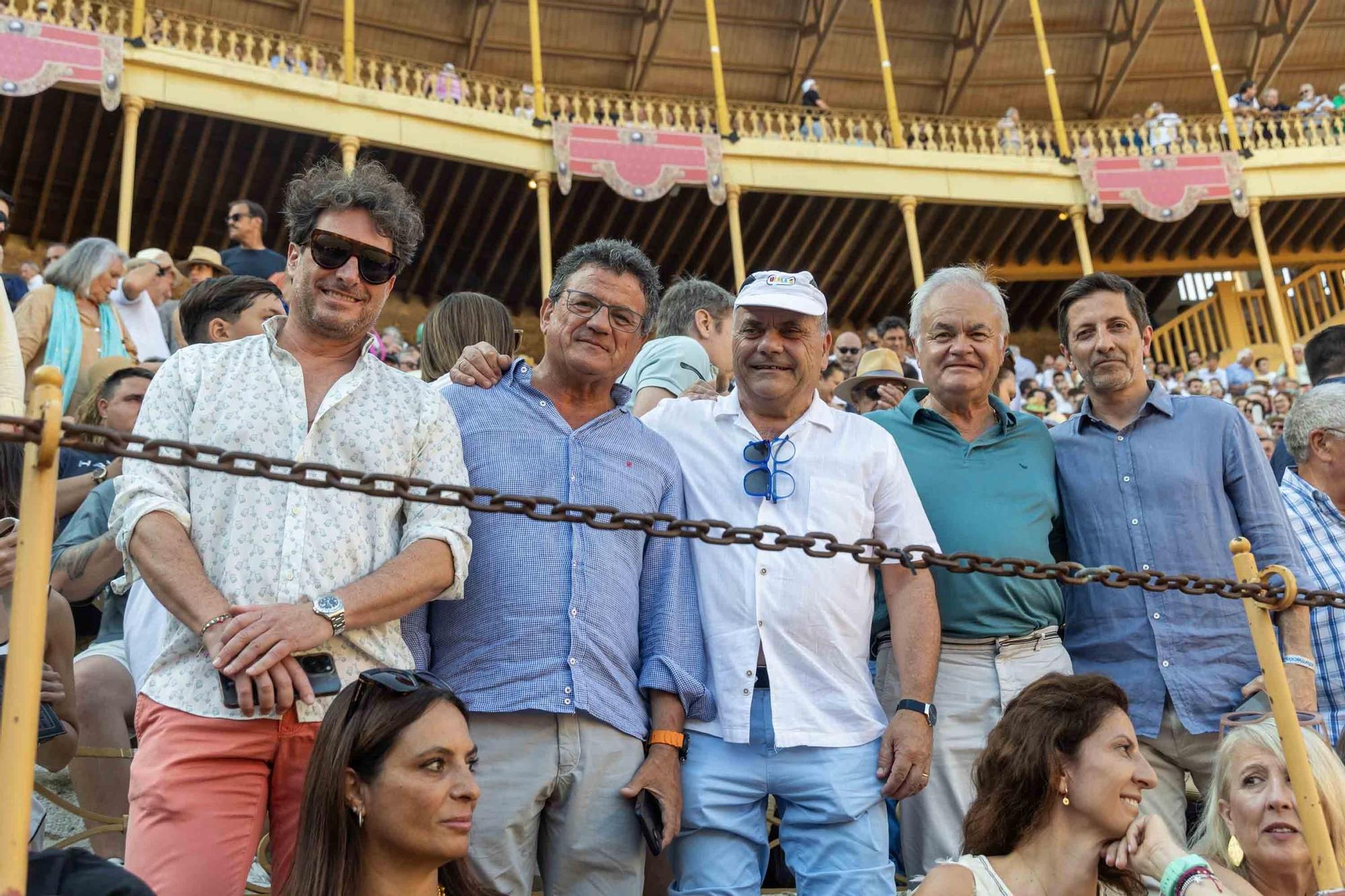 Manzanares culmina una de sus mejores tardes y sale a hombros en la Feria de Hogueras de Alicante 2025