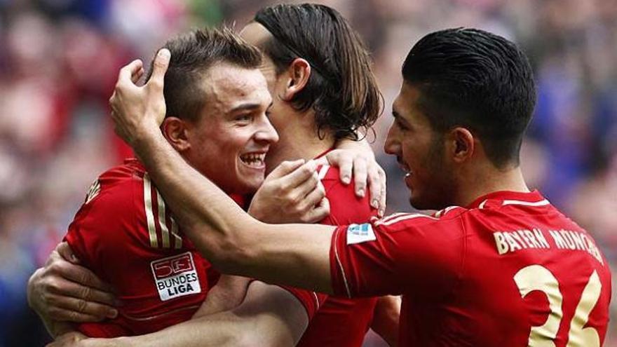 Shaqiri, Van Buyten y Emre Can celebran un gol del Bayern.