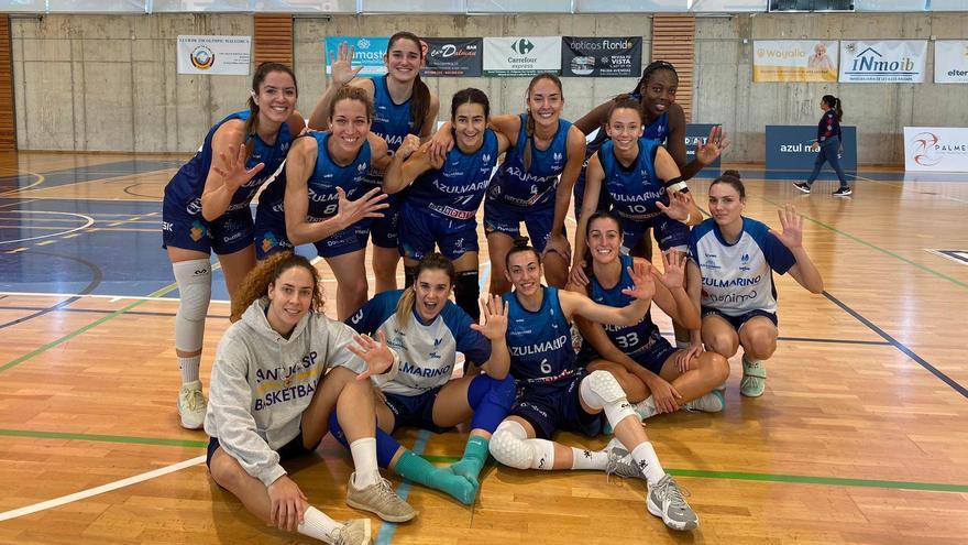 Las jugadoras del Azul Marino Viajes Mallorca CB Sant Josep celebran su triunfo ante El Olivar