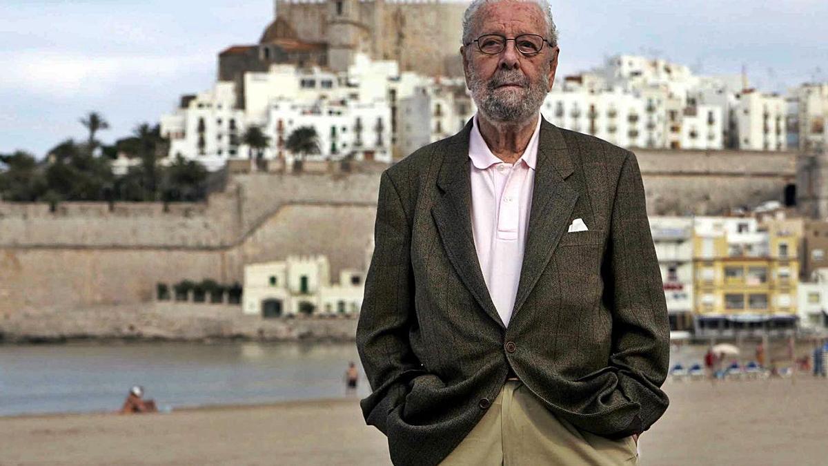 Imatge d’arxiu de José Luis García Berlanga a Peníscola, on es va rodar ‘Calabuig’. | LEVANTE-EMV