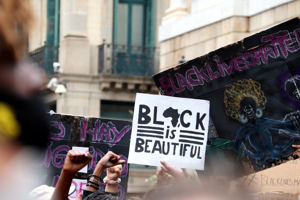 Unes 3.000 persones es concentren a Barcelona "contra el racisme i per les vides negres"