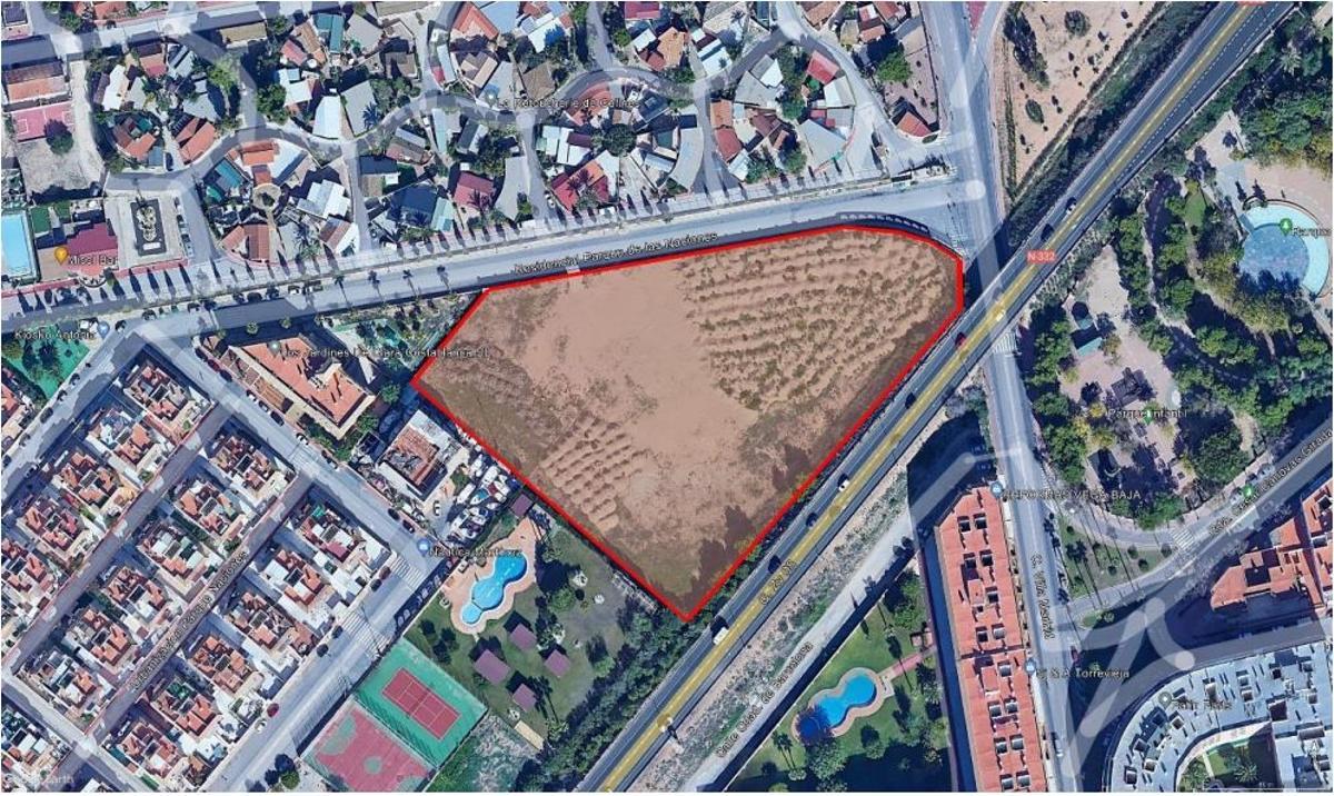 Aparcamiento Av. Ramón del Valle Inclán – Torreta- C. José Mª de Pereda – C. Emilia Pardo Bazán/El PGOU de 1986 vigente aparece como suelo de equipamiento deportivo. Ahora es un recinto vallado empleado por el Ayuntameinto como almacén y acopio de arena