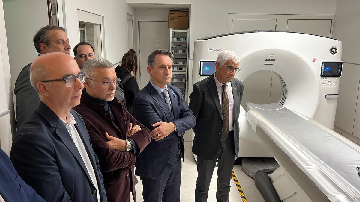 El conseller de Salut, Manel Balcellls, en l'acte d'inauguració d'un nou TAC d'última generació de l'Hospital de Cerdanya