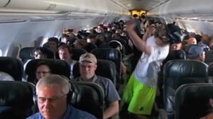 Harlem Shake durant el vol de Colorado a San Diego, de Frontier Airlines.