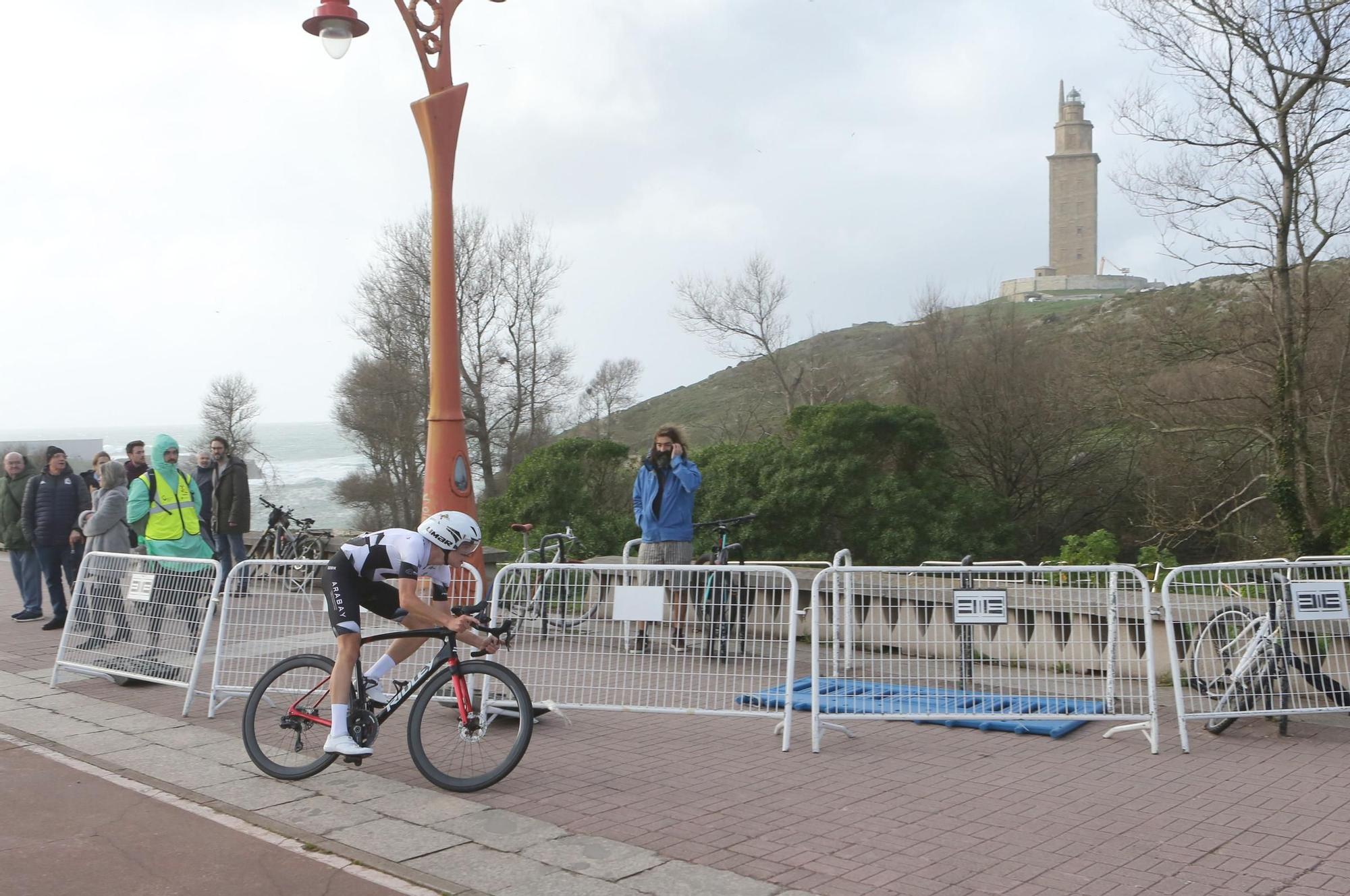 El joven corredor Joshua Tarling se impone en la contrarreloj inaugural de O Gran Camiño en A Coruña