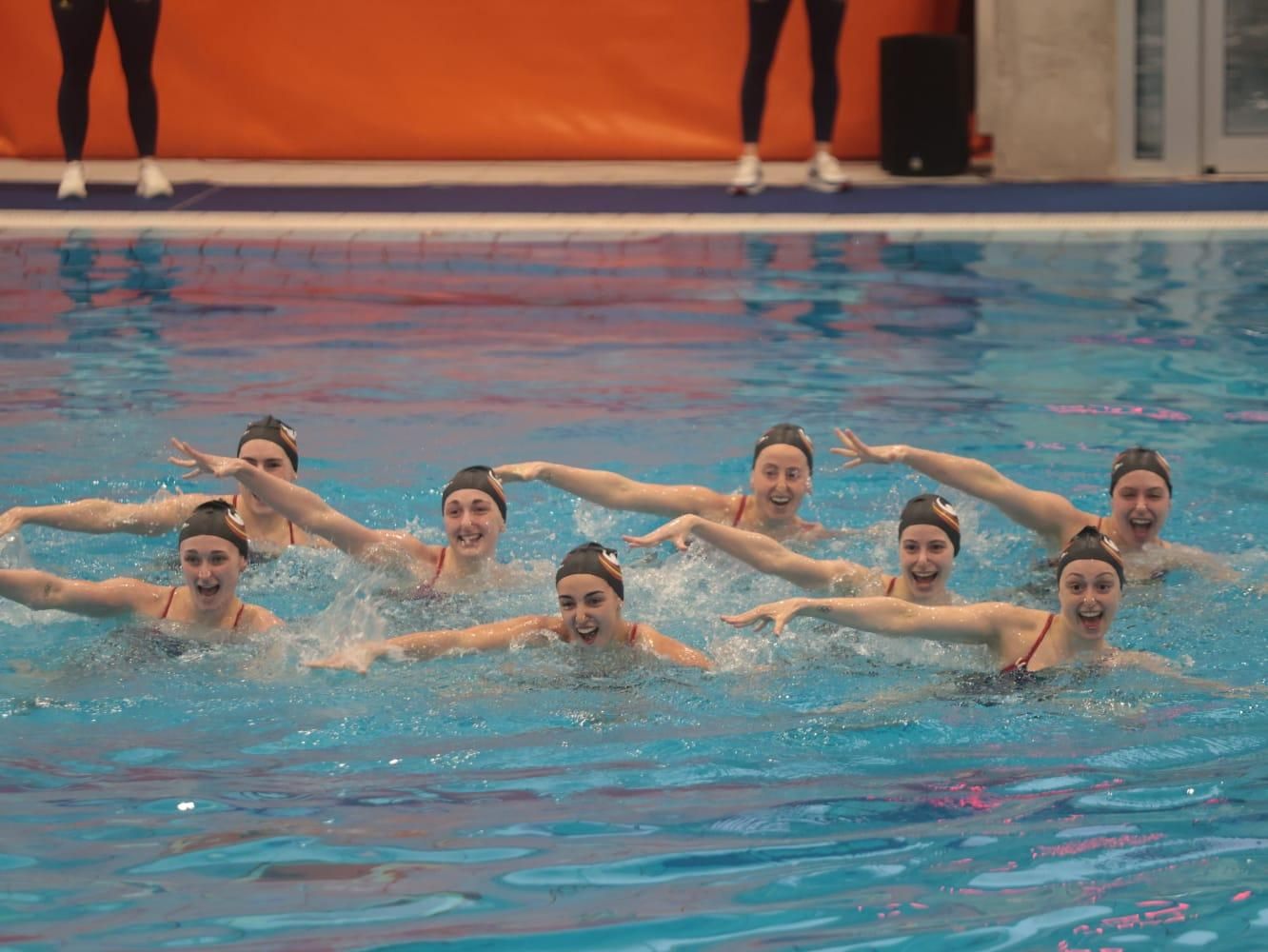 Exhibición solidaria por la dana del equipo español de natación artística