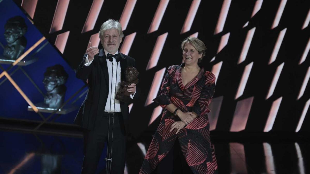 Gaizka Urresti y Paula Labordeta,Goya por 'Labordeta, un hombre sin más'.La RAE celebró un pleno extraordinario en la Aljafería el 11 de mayo.