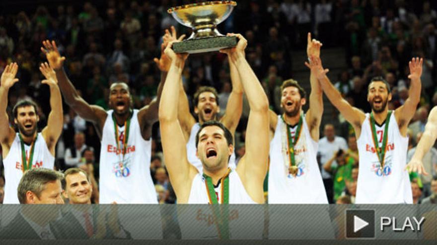 Los jugadores de España celebran su victoria en el Eurobasket