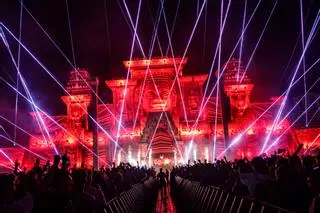 Steve Aoki, Carl Cox y Alok desafían al calor en una segunda jornada del Medusa que arrancó dos horas más tarde