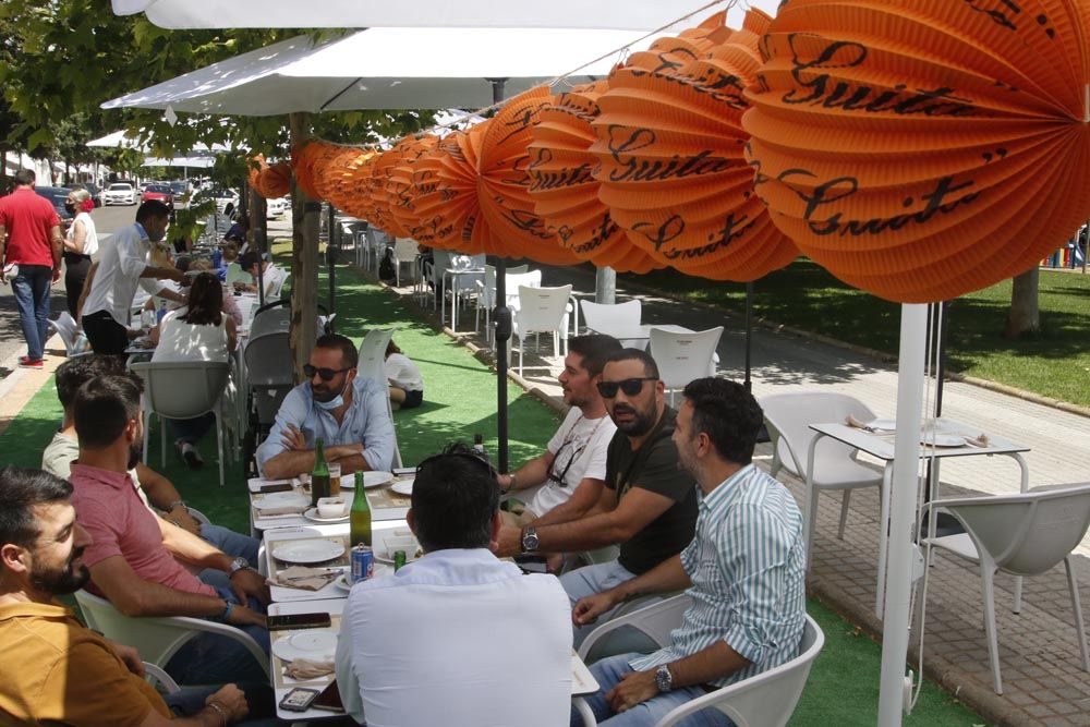 Miércoles de feria, caballistas y carruajes en María la Judía