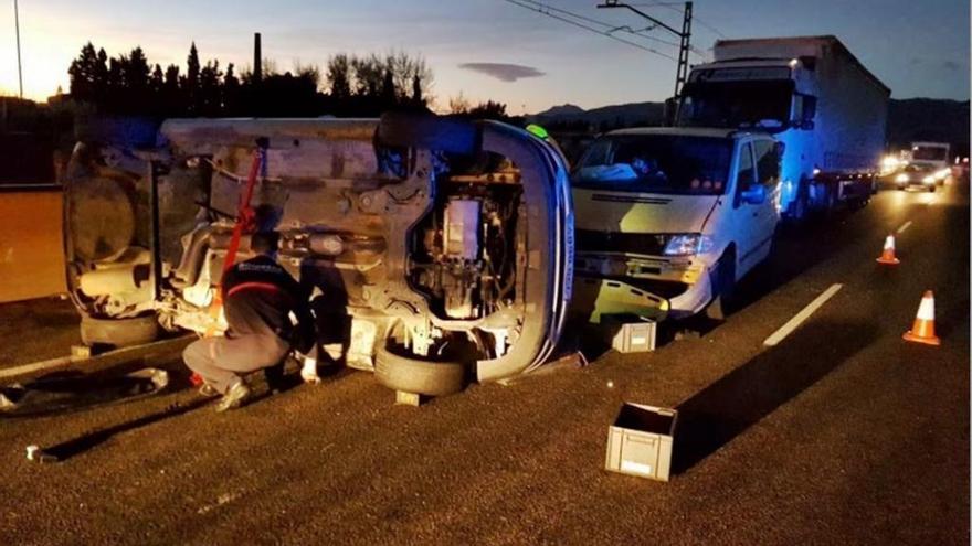 Algunos de los coches implicados en el siniestro de Cullera.